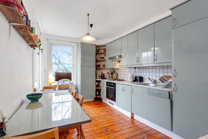 2 Bedroom Flat For Sale In Newington Green Mansions, London, N16