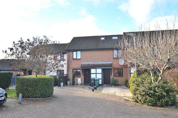 2 Bedroom Terraced House For Sale In Russet Close, Horley, Surrey, RH6