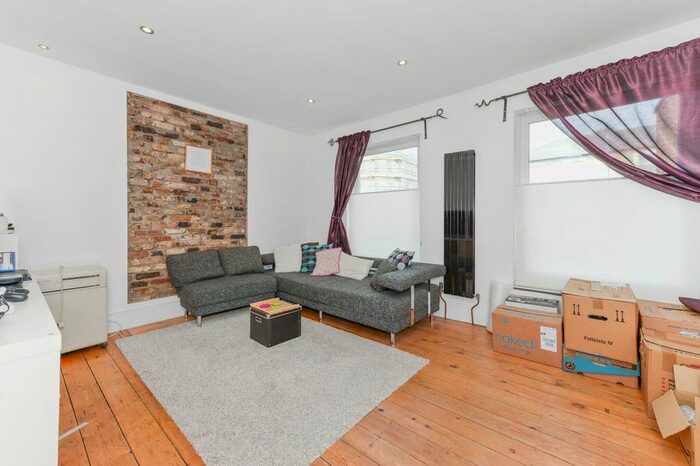2 Bedroom Maisonette To Rent In Uxbridge Road, Ealing, W13
