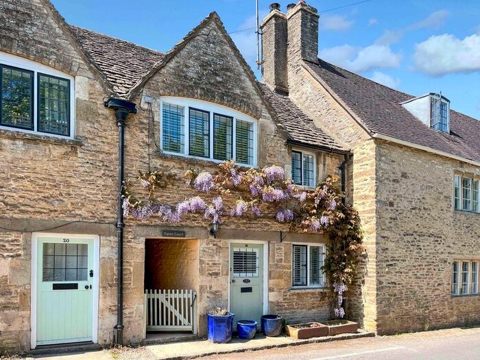 3 Bedroom Town House For Sale In Farm Court, Daglingworth, Cirencester, GL7