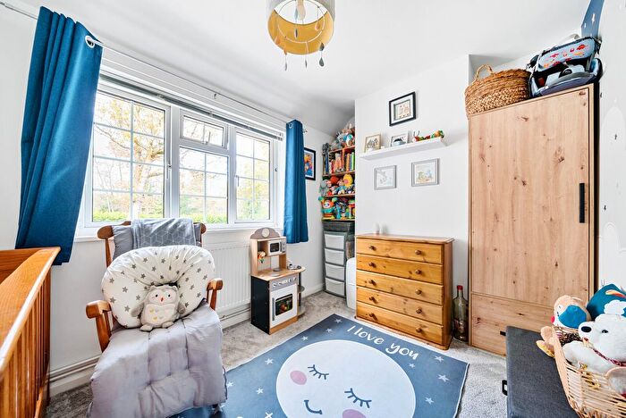 2 Bedroom Flat For Sale In Birchwood Road, West Byfleet, KT14