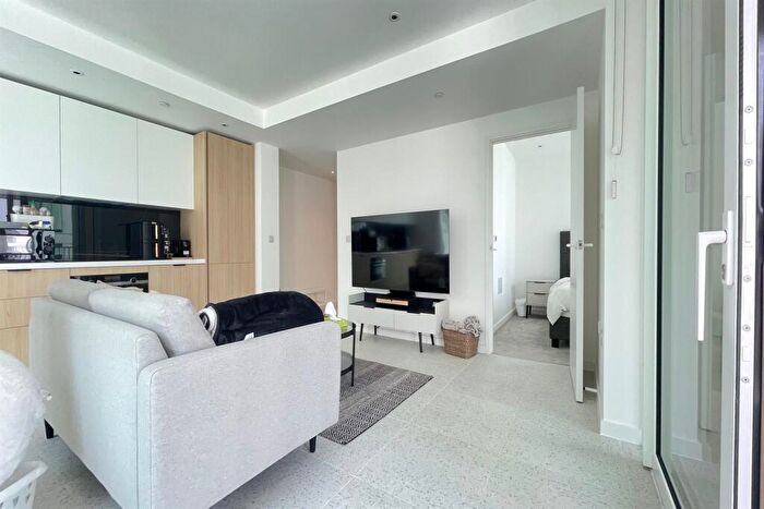 1 Bedroom Apartment To Rent In Bouchon Point, The Silk District, Whitechapel, London, E1