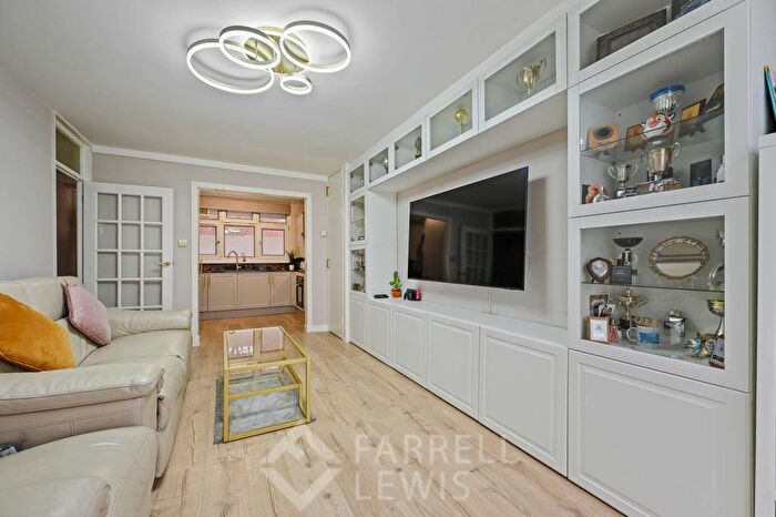 1 Bedroom Flat To Rent In Woking Close, Putney, SW15