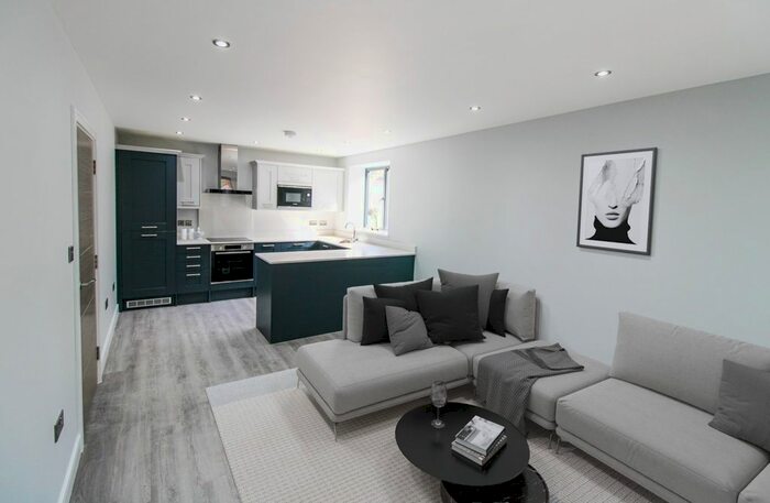 2 Bedroom Flat To Rent In Foxley Lane, Purley, CR8