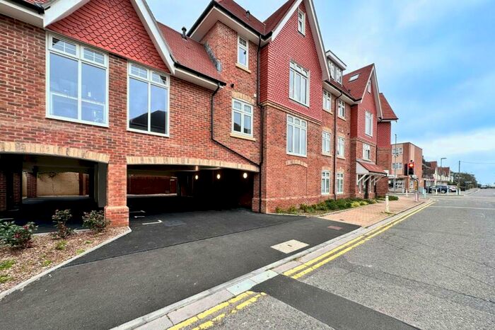 1 Bedroom Flat To Rent In Aris House, Lymington Road, Highcliffe, Dorset., BH23