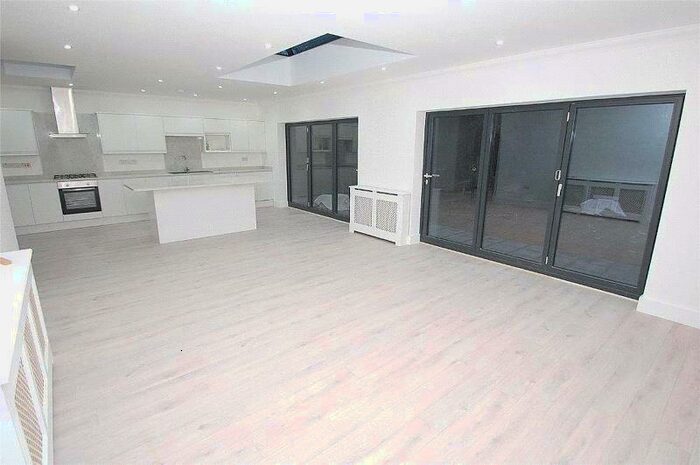 4 Bedroom Bungalow To Rent In Ardleigh Green Road, Hornchurch, Essex, RM11