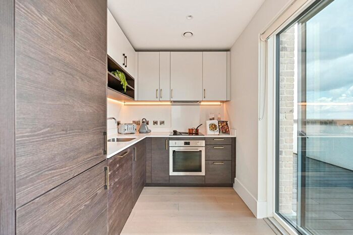 1 Bedroom Flat To Rent In Charter Place, Hounslow, TW3
