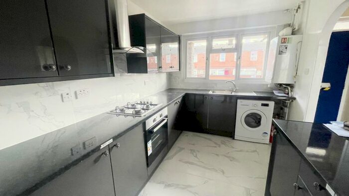 3 Bedroom Flat To Rent In Chaucer Court, Milton Garden Estate, N16