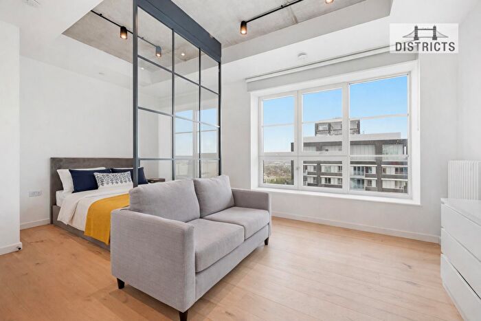 Apartment For Sale In Goodluck Hope Walk, London, E14