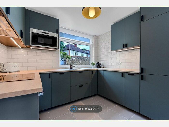 2 Bedroom Flat To Rent In Palace Road, Kingston Upon Thames, KT1