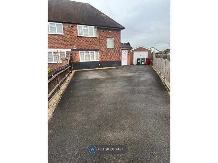 3 Bedroom Semi Detached House To Rent In Plackett Way, Slough, SL1