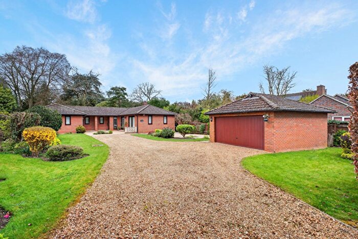 4 Bedroom Detached Bungalow For Sale In The Grove, Hartford, PE29