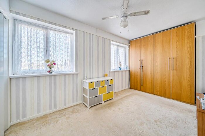 2 Bedroom Semi-Detached House For Sale In Hampshire Road, West Bromwich, West Midlands, B71