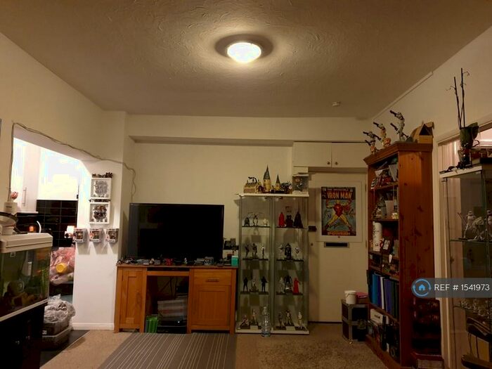 1 Bedroom Flat To Rent In Fairmead House, Southend, SS0