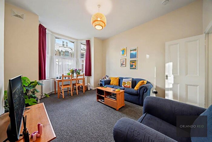 1 Bedroom Detached House To Rent In Sandmere Road, London, SW4