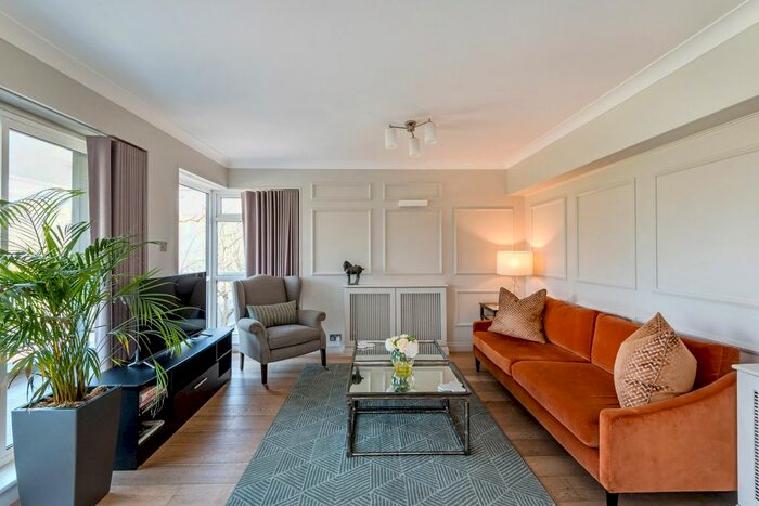 2 Bedroom Flat To Rent In Hyde Park Gate, London, SW7