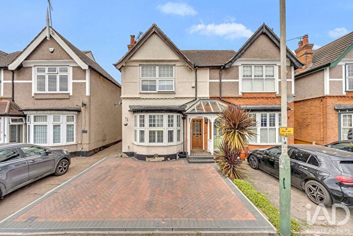 3 Bedroom Semi Detached House To Rent In North Street, Hornchurch, RM11
