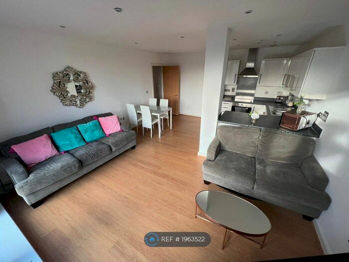 2 Bedroom Flat To Rent In Heron House, Bedford, MK40