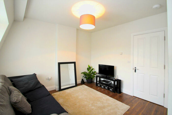 2 Bedroom Flat To Rent In High Road, Loughton, IG10