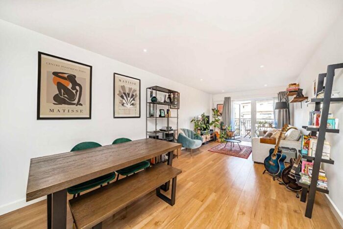 2 Bedroom Flat For Sale In Caversham Road, London, NW9