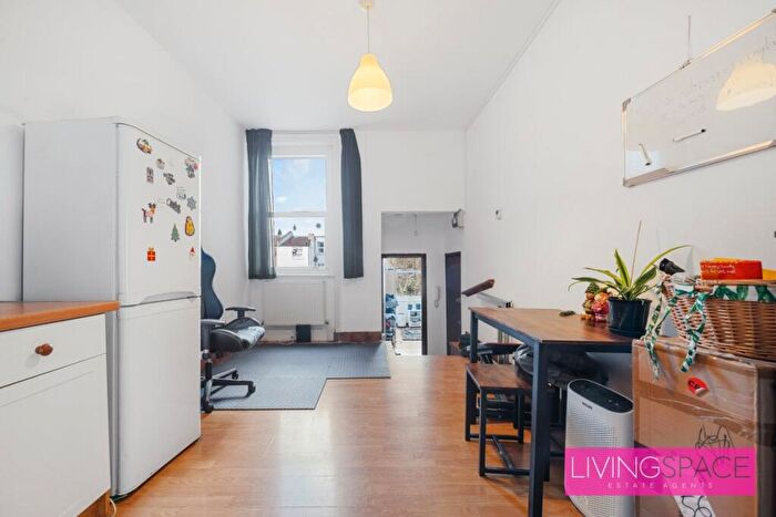 2 Bedroom Flat For Sale In Kimberley Gardens, Haringey, N4