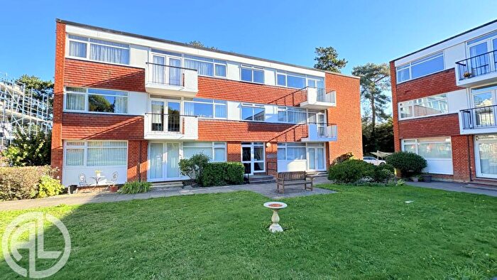 2 Bedroom Apartment For Sale In Sollershott Hall, Letchworth Garden City, SG6