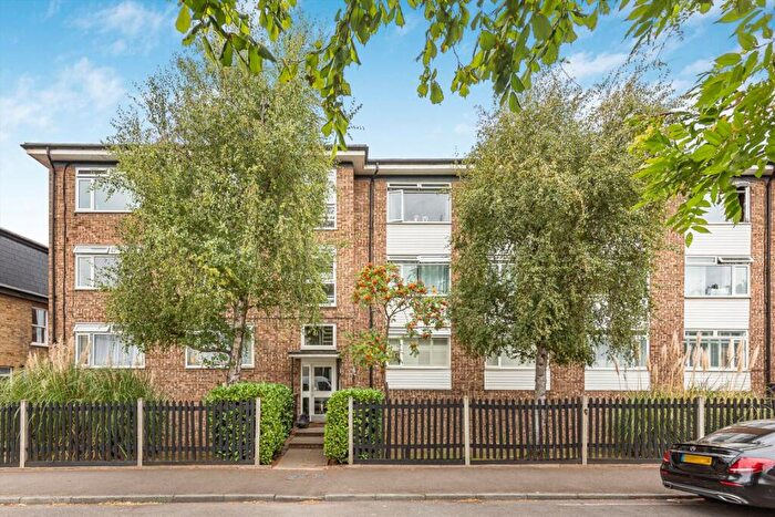 2 Bedroom Flat For Sale In Clifton Road, Kingston Upon Thames, KT2