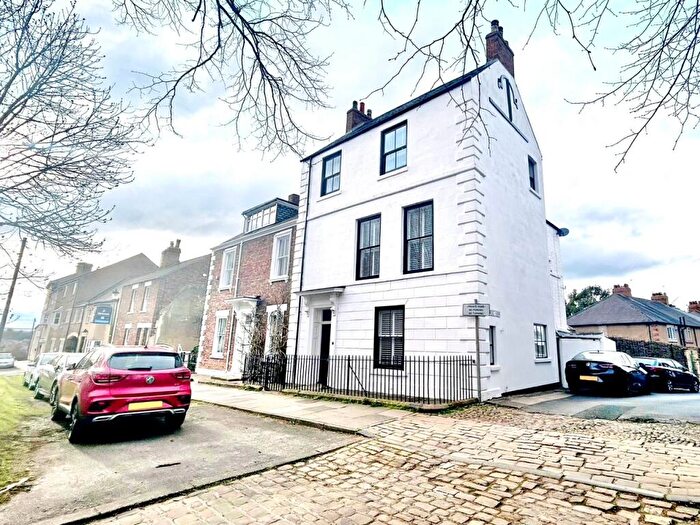 4 Bedroom Town House To Rent In Gilesgate, Durham, DH1