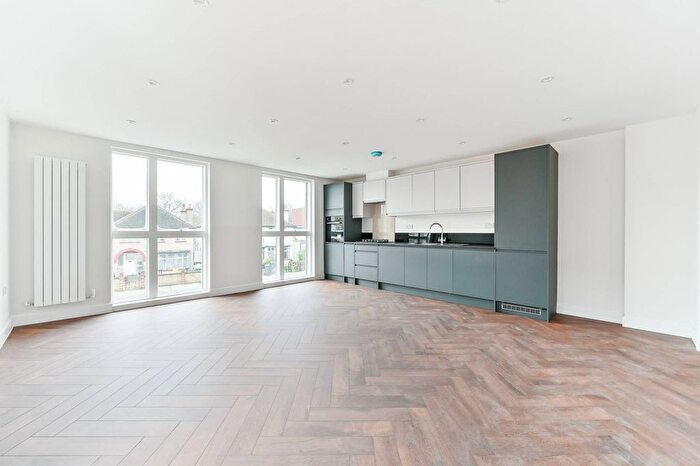 4 Bedroom Flat To Rent In Norbury, Norbury, London, SW16