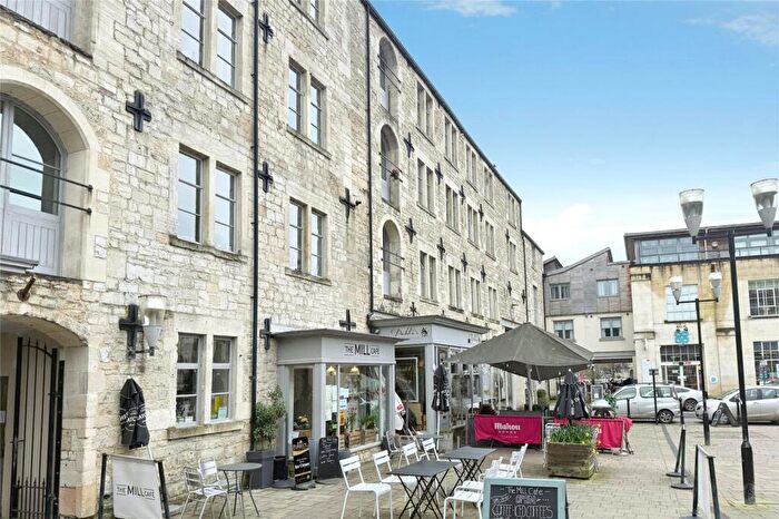 2 Bedroom Apartment For Sale In Lamb Yard, Bradford On Avon, BA15