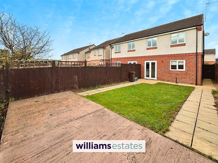 3 Bedroom House To Rent In Brookes Avenue, Broughton, CH4