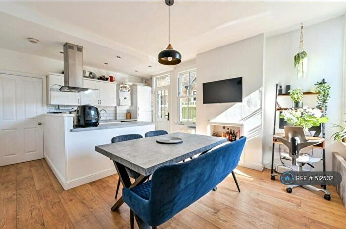 2 Bedroom Maisonette To Rent In Villiers Road, Kingston Upon Thames, KT1