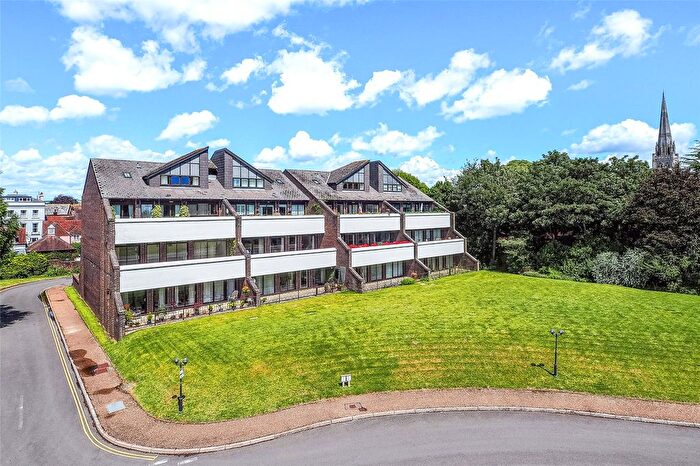 3 Bedroom Flat For Sale In Tollhouse Close, Chichester, West Sussex, PO19