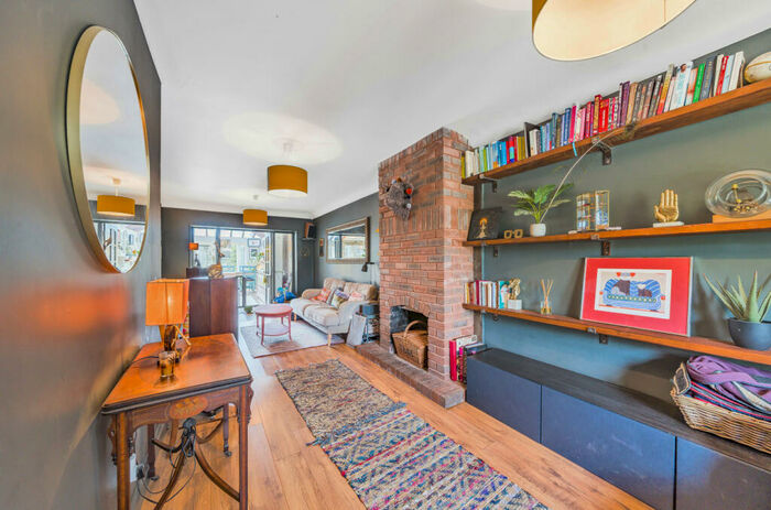 3 Bedroom Bungalow To Rent In Hamesmoor Road, Mytchett, GU16