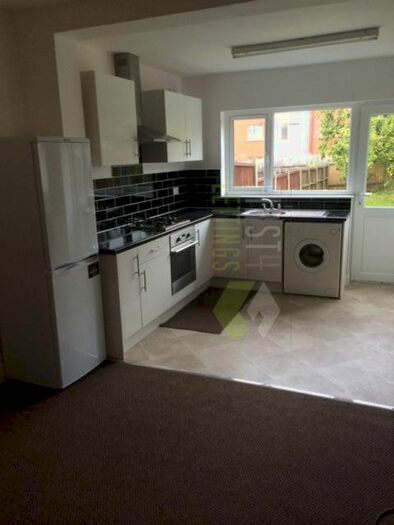6 Bedroom Flat To Rent In Greenhill Road, Clarendon Park, LE2