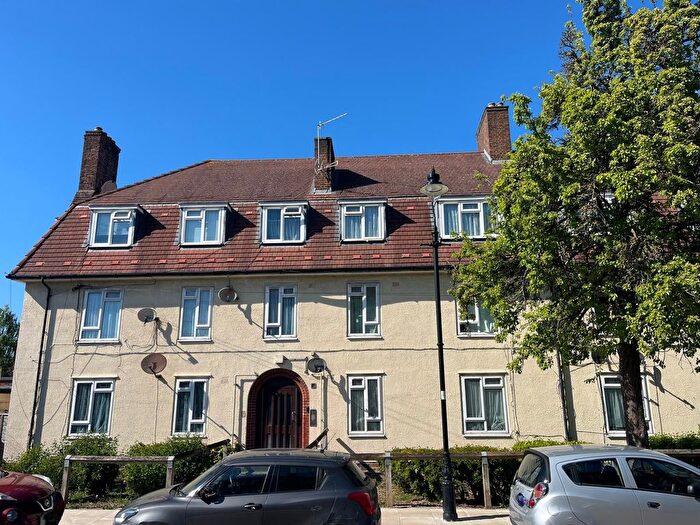 3 Bedroom Maisonette For Sale In Brants Walk, Hanwell, W7