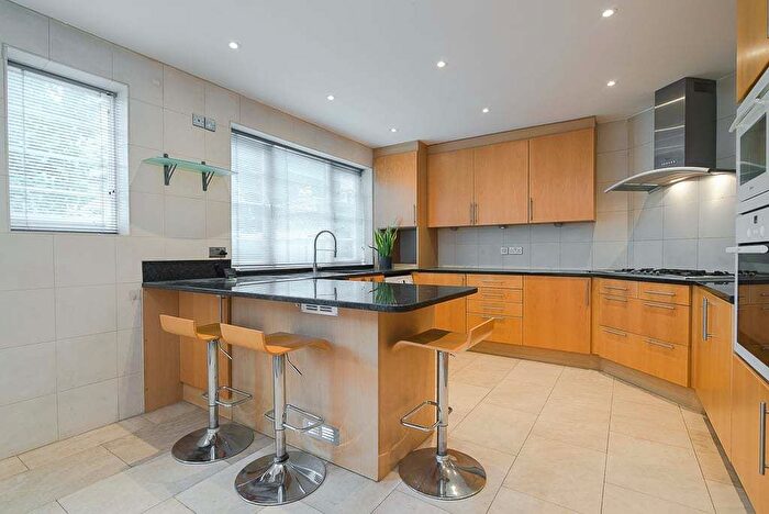 3 Bedroom Maisonette To Rent In Upper Richmond Road West, London, SW14