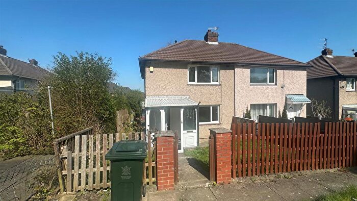 2 Bedroom Semi Detached House To Rent In Friar Court, Bradford, BD10