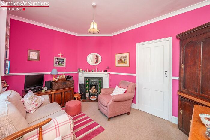 2 Bedroom Cottage For Sale In Bleachfield Street, Alcester, B49