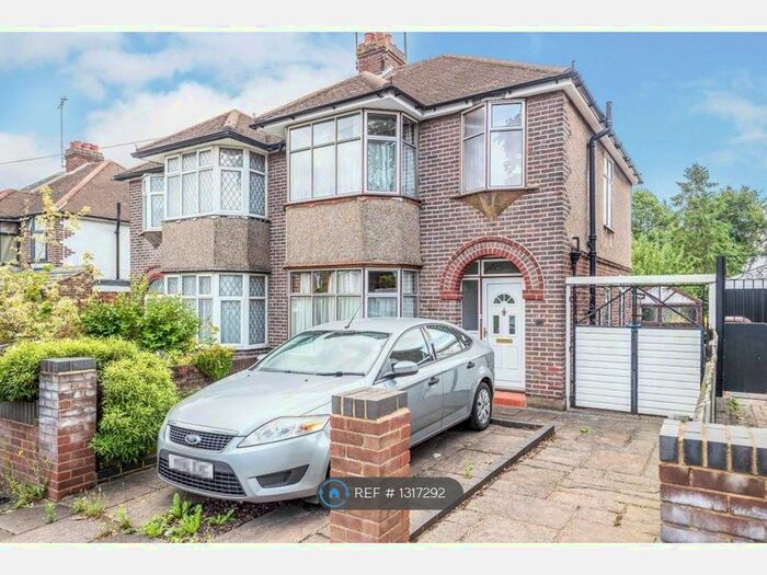 3 Bedroom Semi-Detached House To Rent In Humberstone Road, Luton LU4
