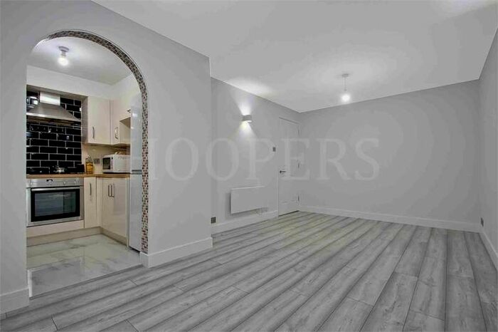 2 Bedroom Flat To Rent In Kingfisher Way, London, NW10