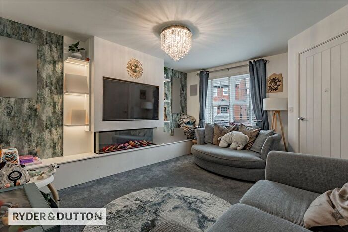 3 Bedroom Semi-detached House For Sale In Glaramara Close, Middleton, Manchester, M24