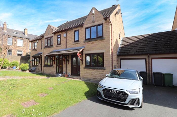 3 Bedroom Semi-Detached House To Rent In Littlemoor Court, Pudsey, West Yorkshire, LS28