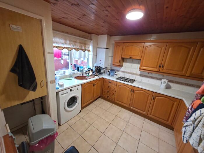 3 Bedroom Flat To Rent In Barnardo Drive, Ilford, Clayhall, Barkingside, Ig1