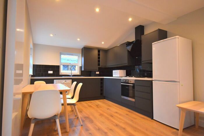 3 Bedroom Flat To Rent In Alexandra Road, Wimbledon, SW19