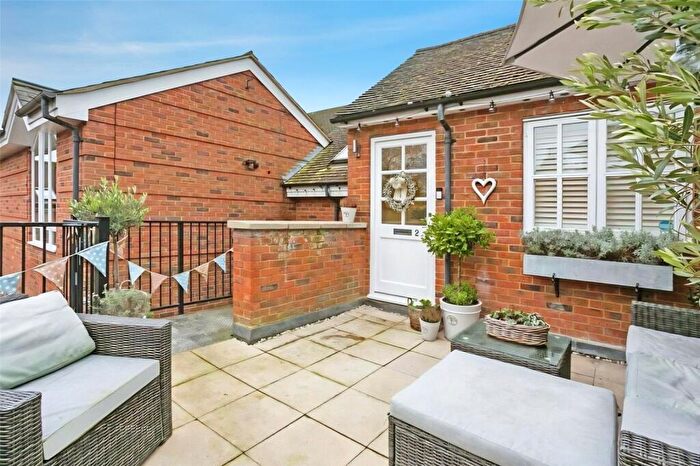 2 Bedroom Maisonette To Rent In High Street, Cookham, Maidenhead, Berkshire, SL6