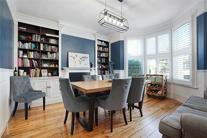 4 Bedroom Detached House For Sale In Goddington Road, Rochester, Kent, ME2
