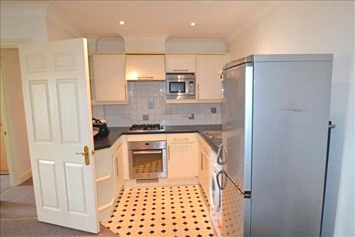 2 Bedroom Flat To Rent In Warwick Court, Kingston Road, Wimbledon, SW19