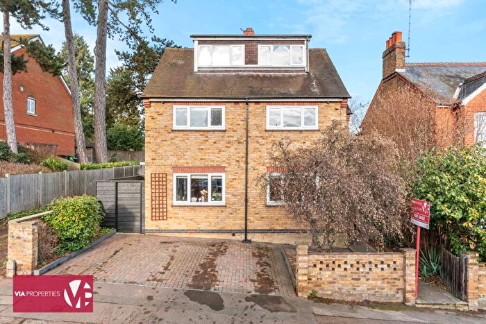 5 Bedroom Detached House For Sale In Briscoe Road, Hoddesdon, EN11