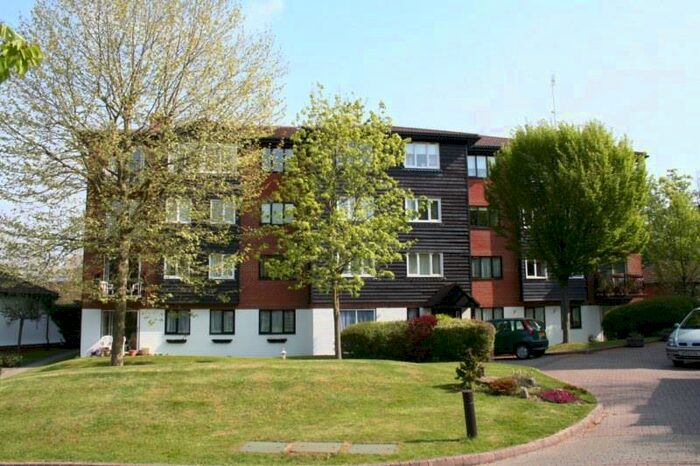 1 Bedroom Flat To Rent In Pinfold House, Great Heathmead, Haywards Heath, RH16